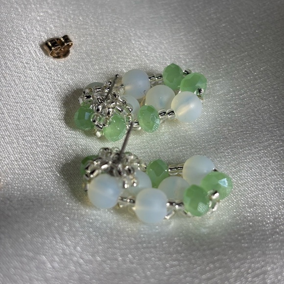 Hand crafted post earrings two tone frosted white and green beads and seed beads - Picture 9 of 9